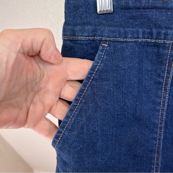 CHARTER CLUB Denim Skirt w/Exposed Back Zipper. Size 16. 4 Pockets - Picture 2 of 7
